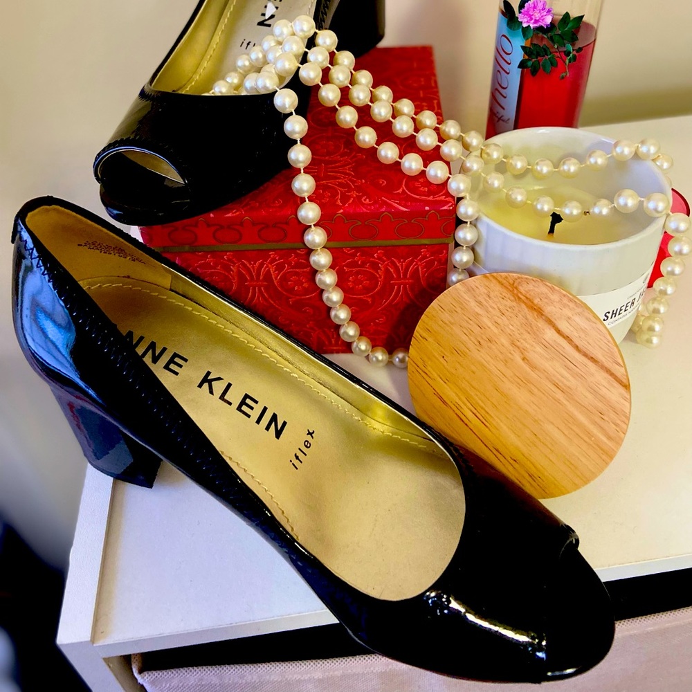 Black patent looking leather dress shoes